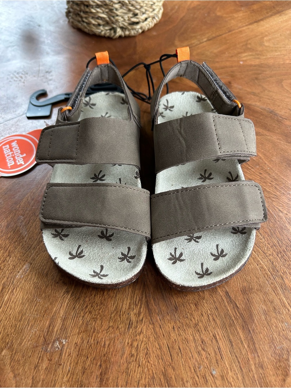Kids NWT Wonder Nayion suede sandals